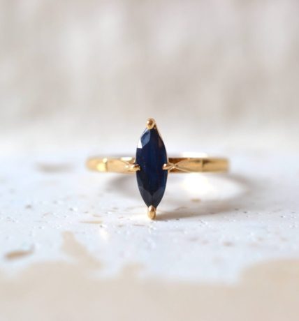bague navette saphir