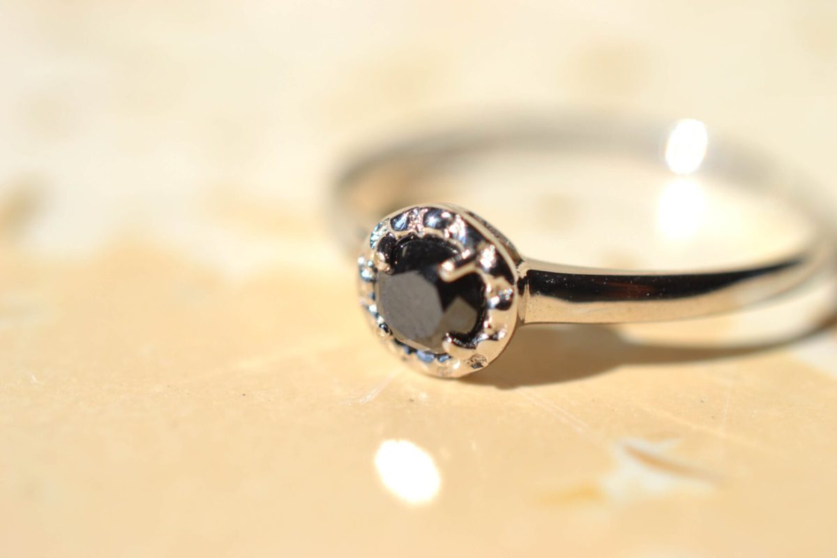 bague pierre noire
