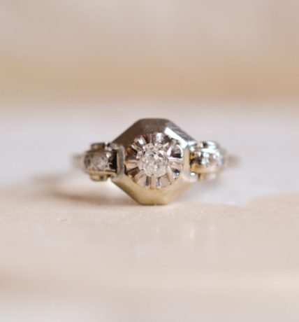 Bague Art Déco en Or blanc 18 carats sertie d'un Diamant