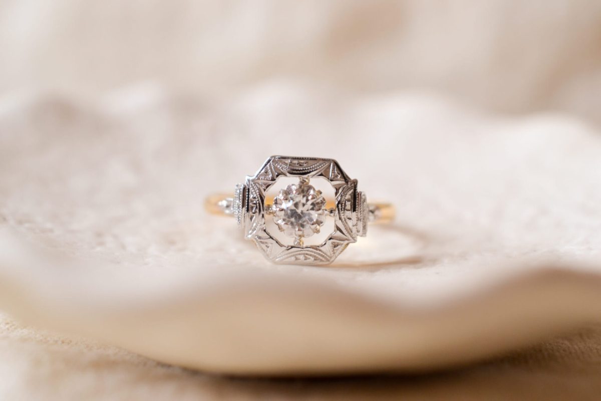 Bague Art Déco en Or blanc 18 carats sertie d'un Oxyde