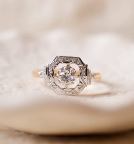 Bague Art Déco en Or blanc 18 carats sertie d'un Oxyde