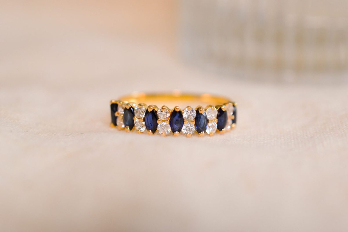 Bague Jarretière en Or jaune 18 carats sertie de Saphirs et d'Oxydes