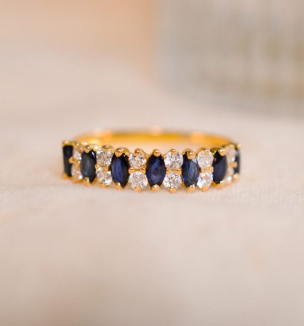 Bague Jarretière en Or jaune 18 carats sertie de Saphirs et d'Oxydes
