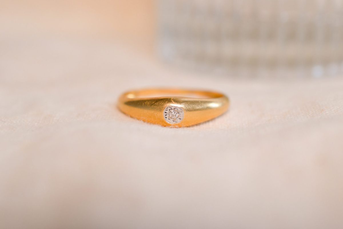 Bague Jonc en Or jaune 18 carats sertie d'un Diamant