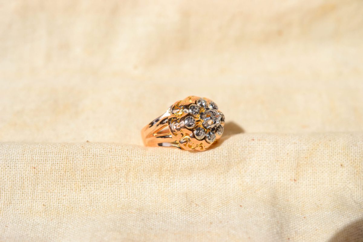 Bague Marguerite ancienne en Or jaune 16 carats sertie de Diamants