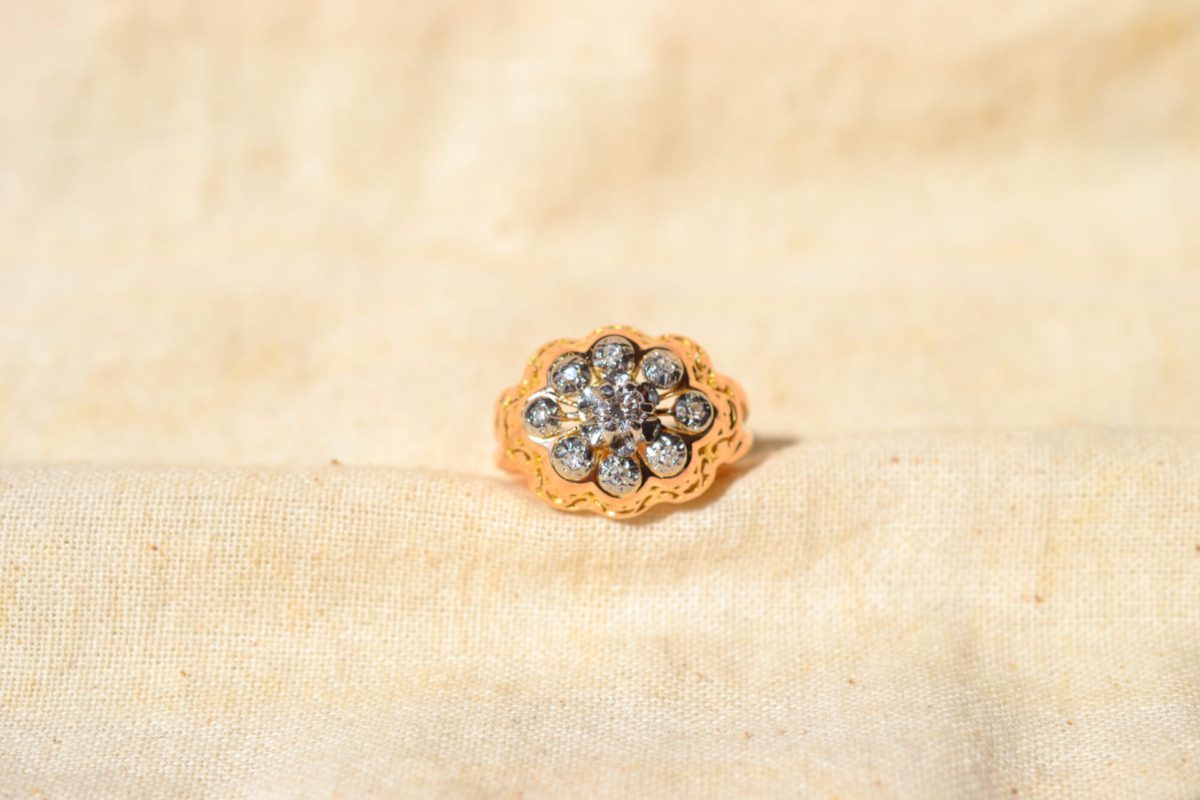Bague Marguerite dôme en Or jaune 16 carats sertie de Diamants
