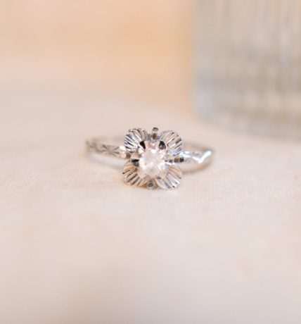 Bague Solitaire en Or blanc 18 carats sertie d'un Oxyde