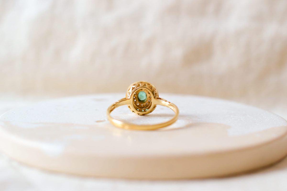 Bague Vintage en Or jaune 18 carats sertie d'Emeraudes et de Diamants
