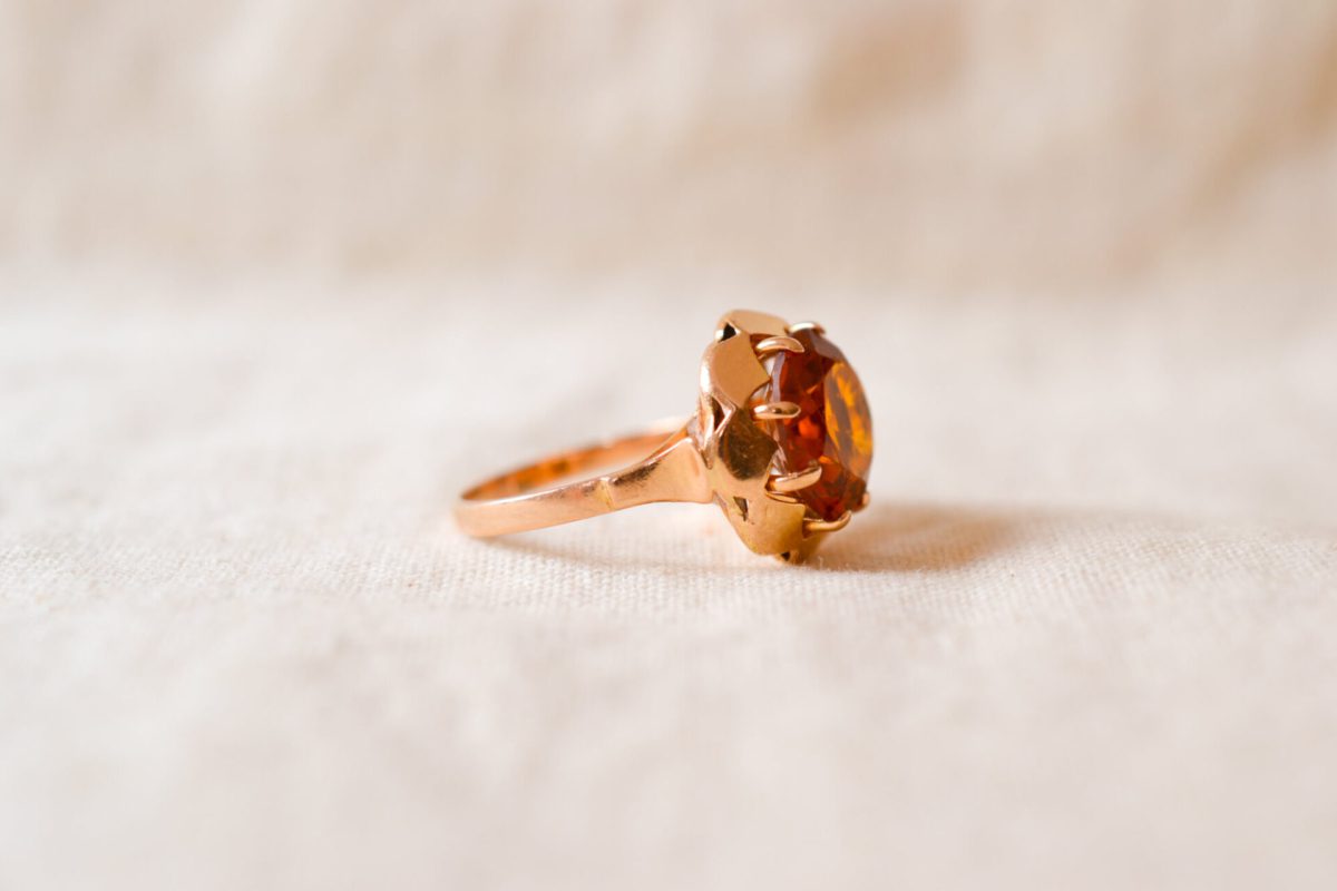 Bague Vintage en Or jaune 18 carats sertie d'un Saphir orange