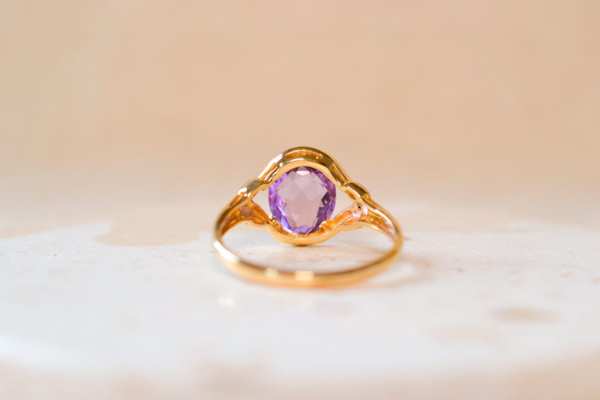 Bague Vintage en Or jaune 18 carats sertie d'une Améthyste et de Diamants