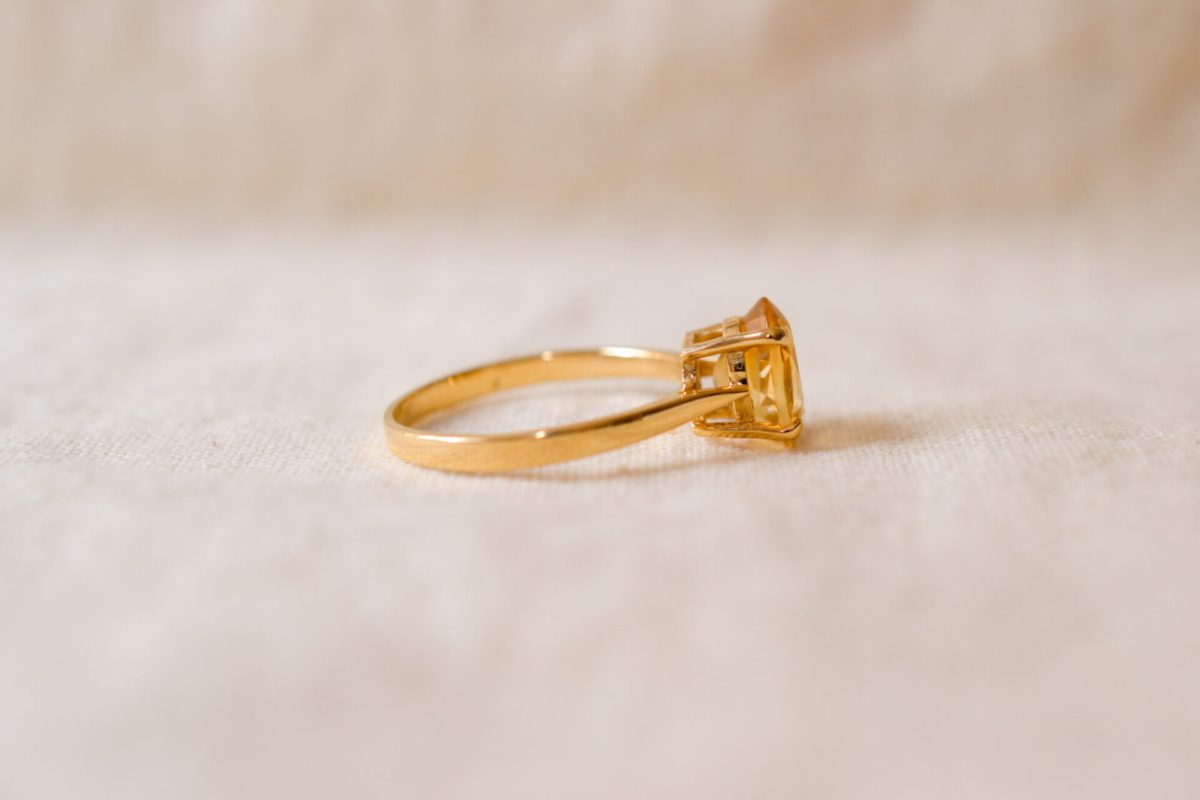 Bague ancienne en Or jaune 18 carats sertie d'une Citrine