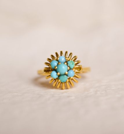 Bague ancienne en Or jaune 18 carats sertie de Turquoises