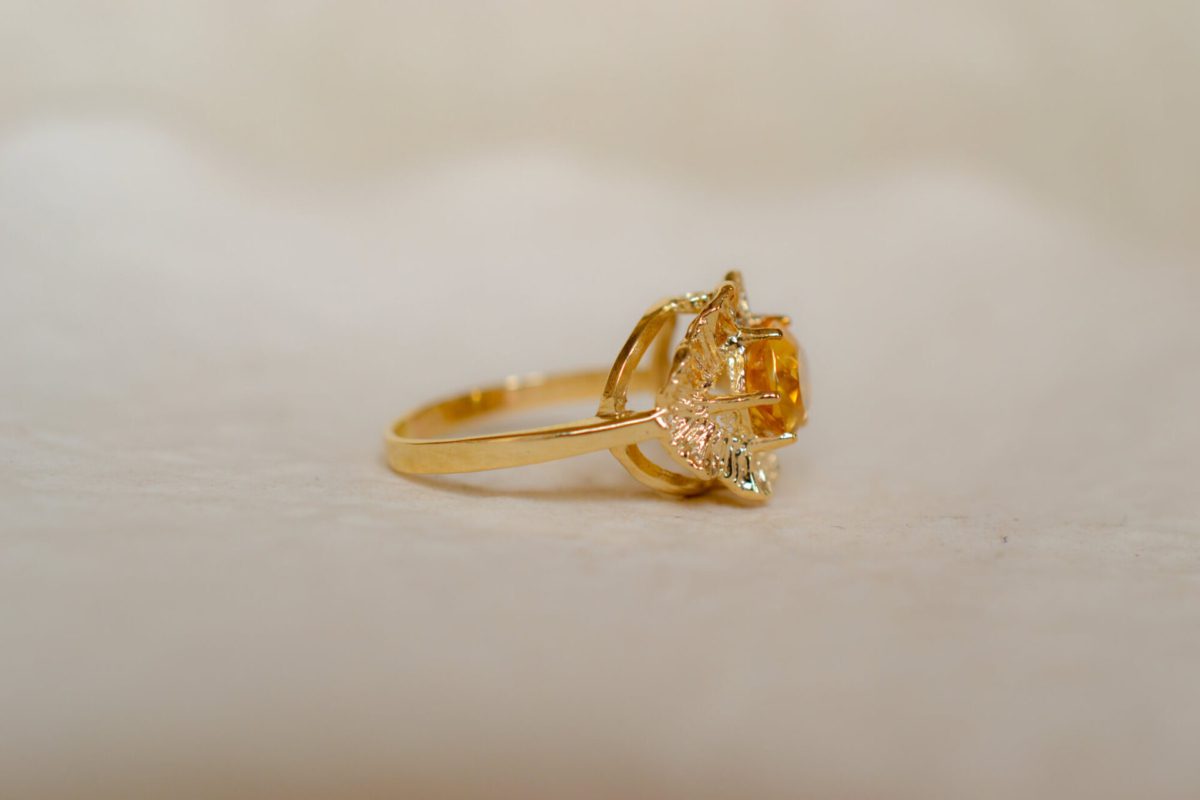 Bague ancienne en Or jaune 9 carats sertie d'une Citrine