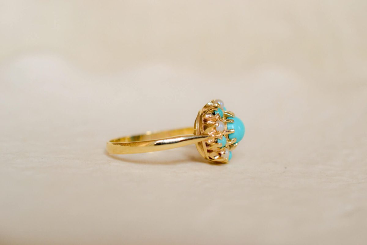 Bague ancienne en Or jaune 9 carats sertie de Turquoises et de Perles
