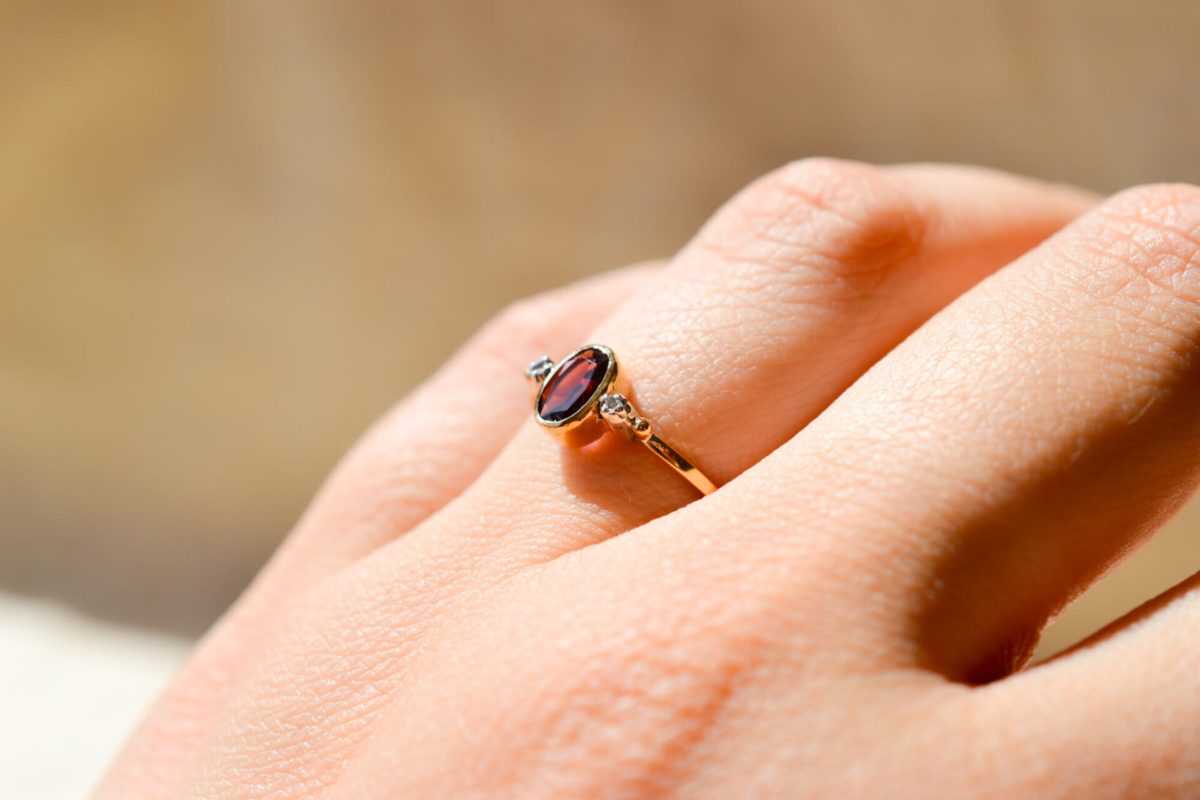 Bague de fiançailles Vintage en Or jaune 18 carats sertie d'un Grenat Almandin et de Diamants