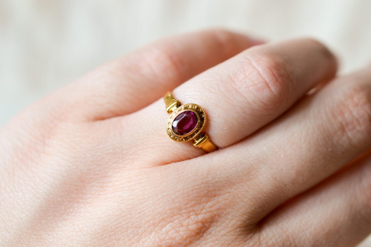Bague de fiançailles ancienne en Or jaune 18 carats sertie d'une Améthyste