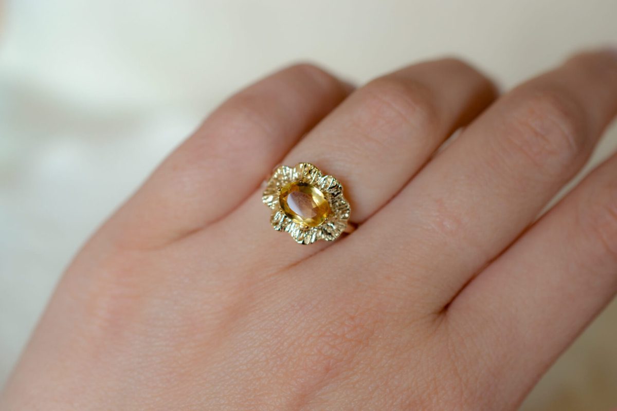 Bague de fiançailles ancienne en Or jaune 9 carats sertie d'une Citrine