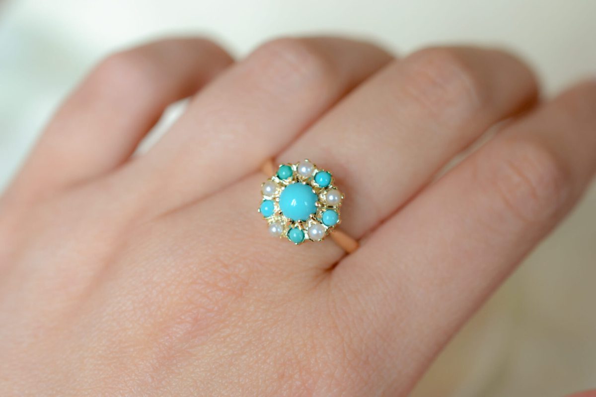 Bague de fiançailles ancienne en Or jaune 9 carats sertie de Turquoises et de Perles
