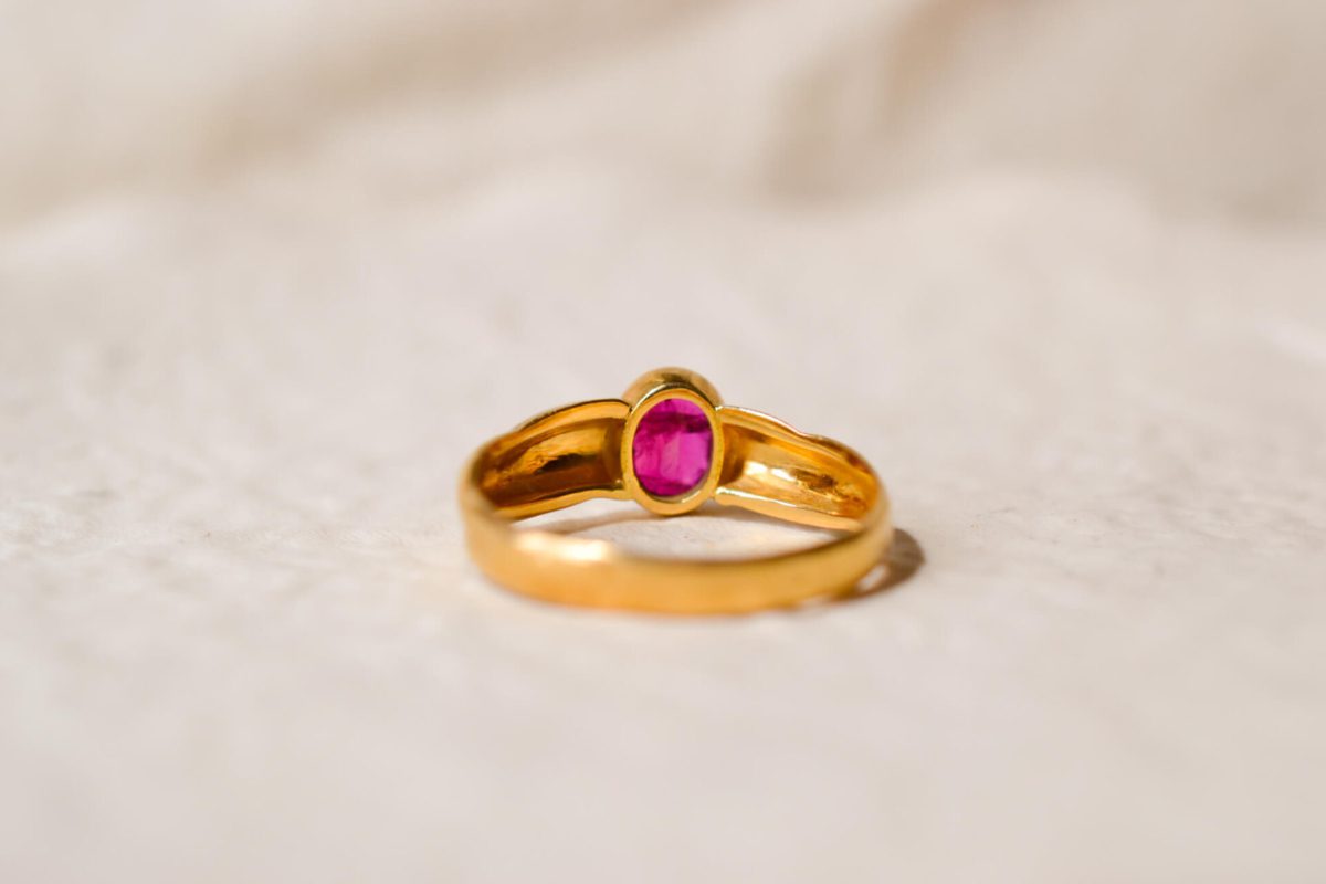 Bague en Or jaune 18 carats ornée d'un Rubis