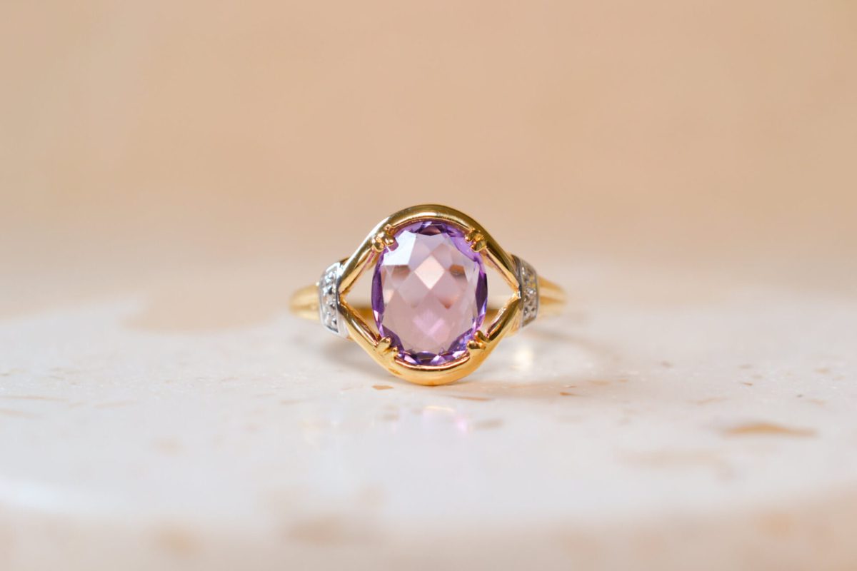 Bague œil en Or jaune 18 carats sertie d'une Améthyste et de Diamants