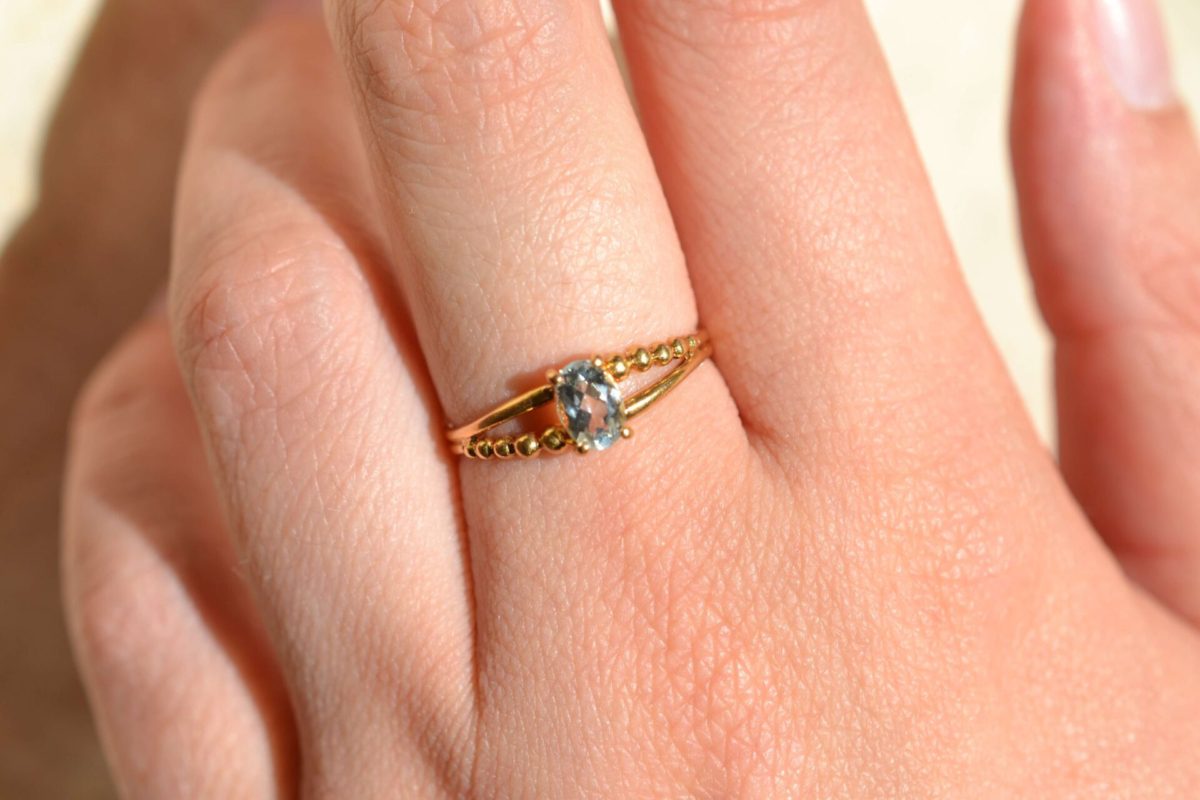 bague de fiançailles bleue