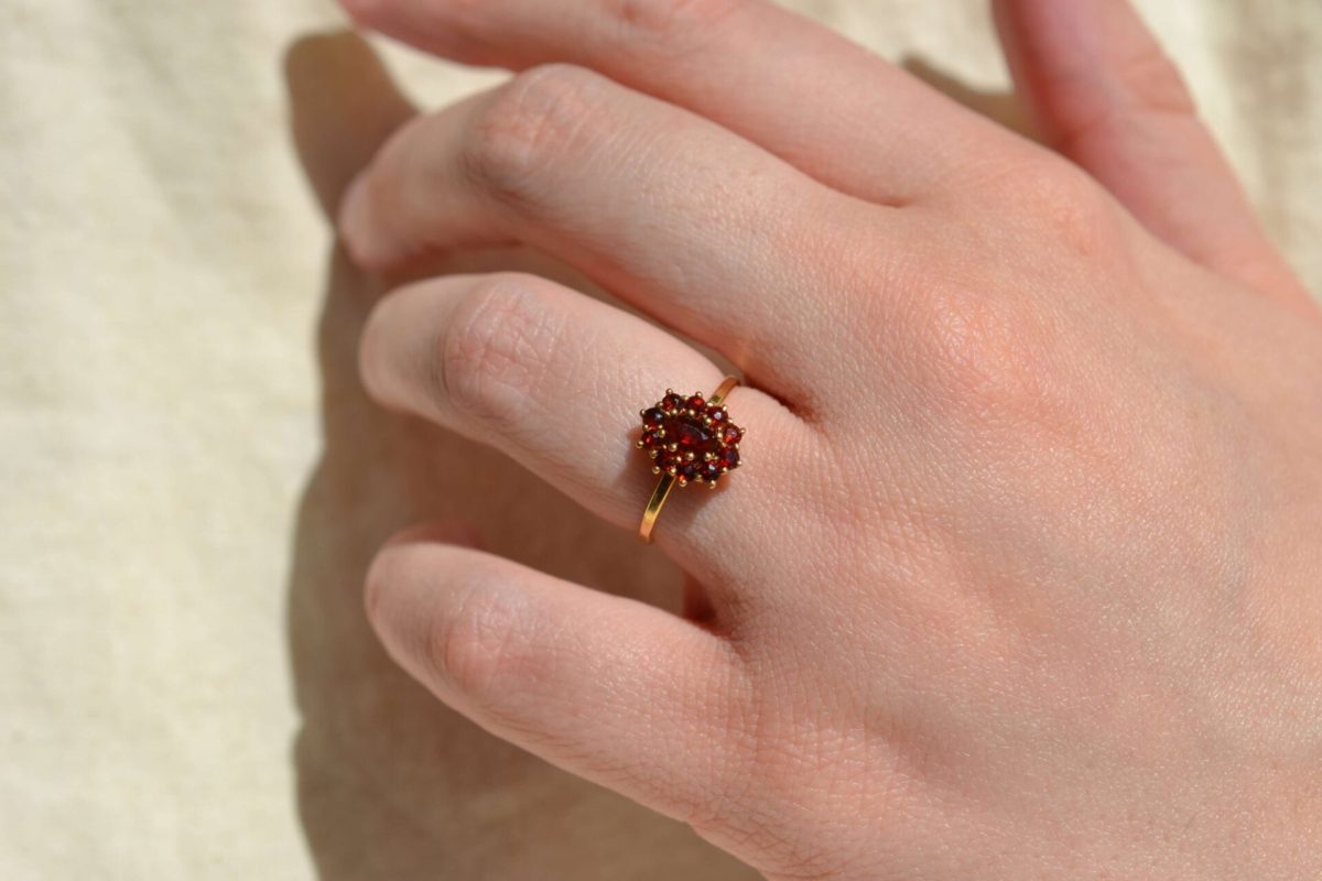 bague de fiancailles fleurs grenats