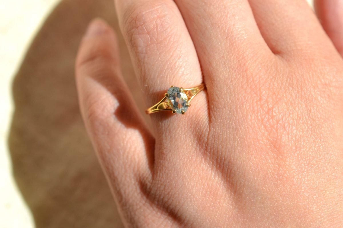 bague de fiançailles pierre bleue