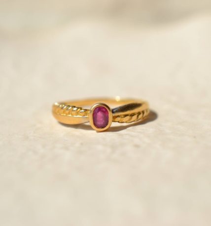 bague vintage rubis