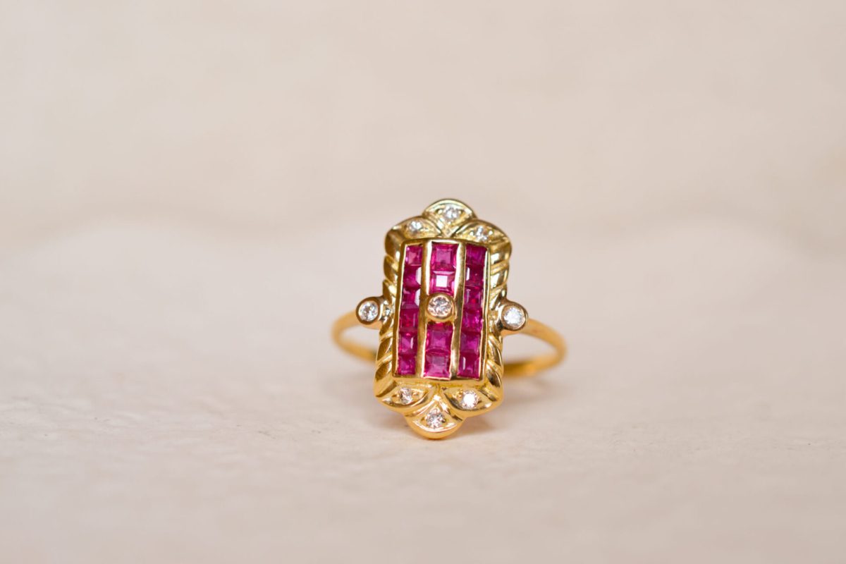 Bague Art Déco en Or jaune 18 carats sertie de Rubis et de Diamants