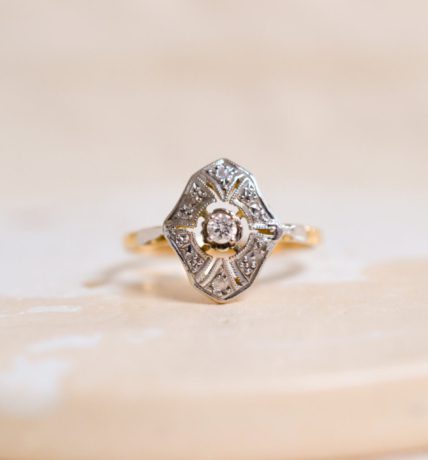 Bague Art Déco en Or jaune et Or blanc 18 carats sertie d'un Diamant