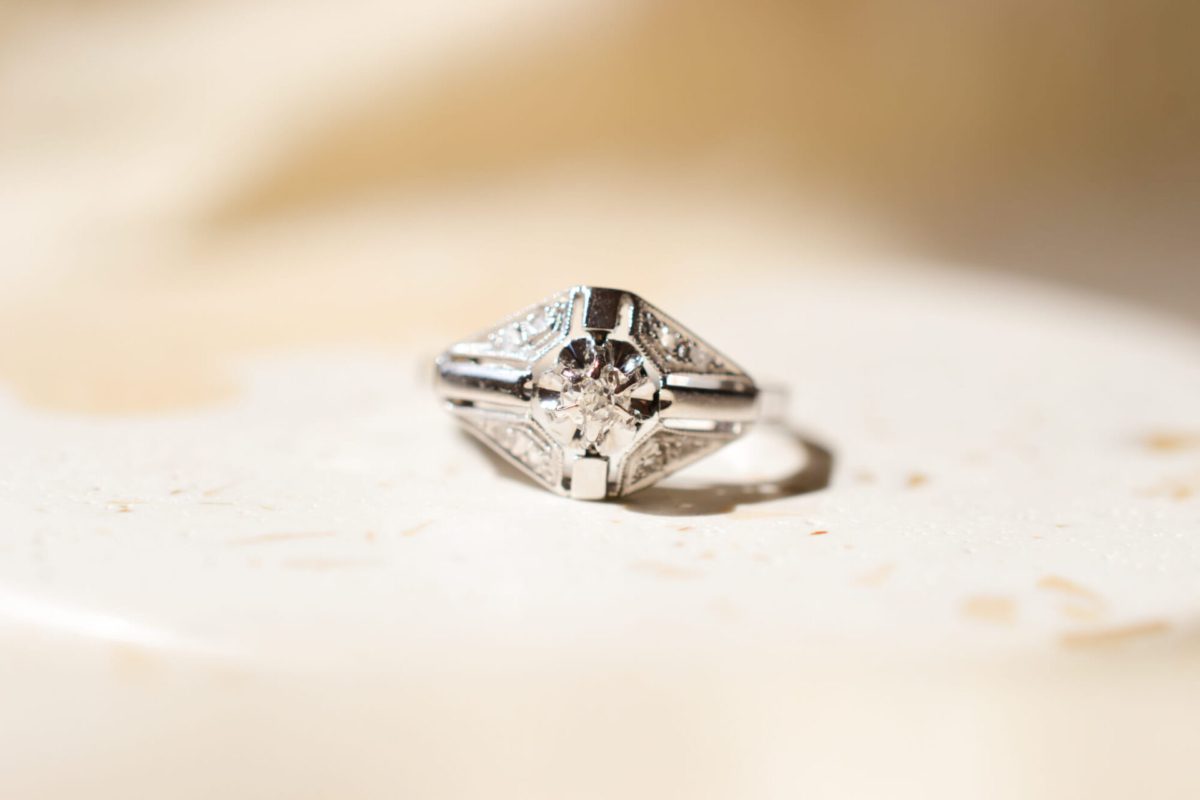 Bague Art Déco losange en Or blanc 18 carats sertie de Diamants