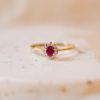 Bague Marguerite en Or jaune 18 carats centrée d'un Rubis entouré de Diamants