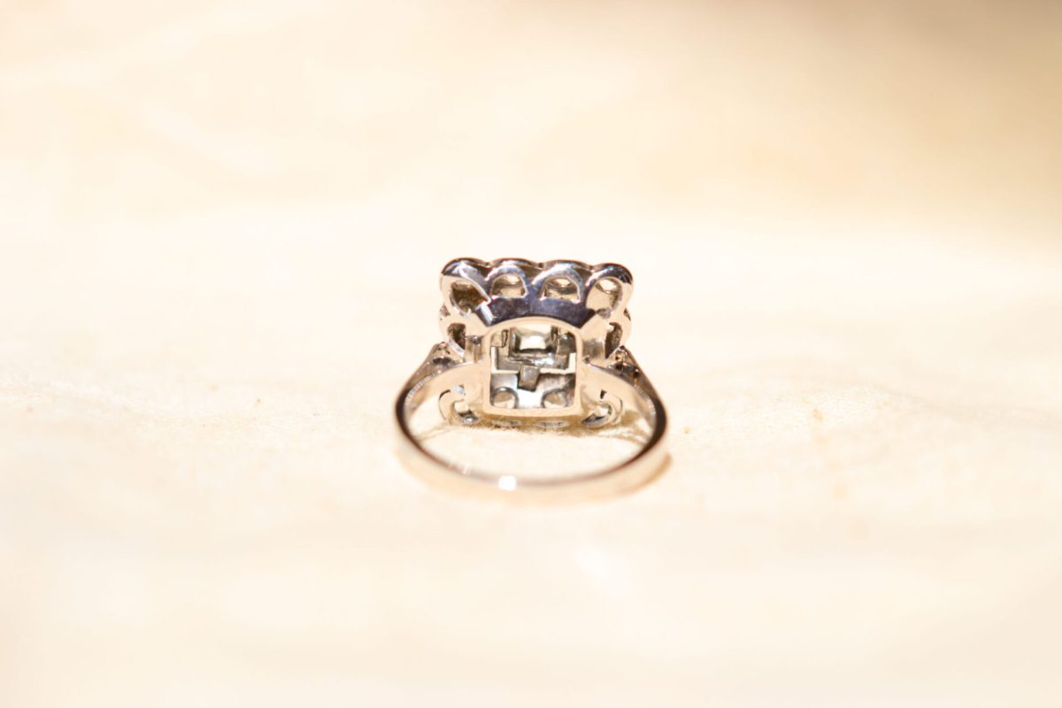 Bague Vintage en Or blanc 18 carats sertie d'Oxydes