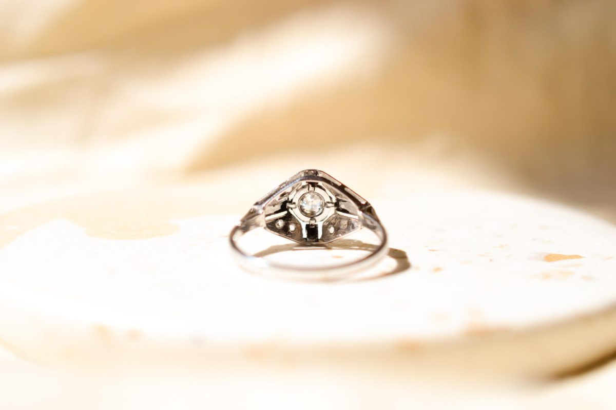 Bague Vintage en Or blanc 18 carats sertie de Diamants