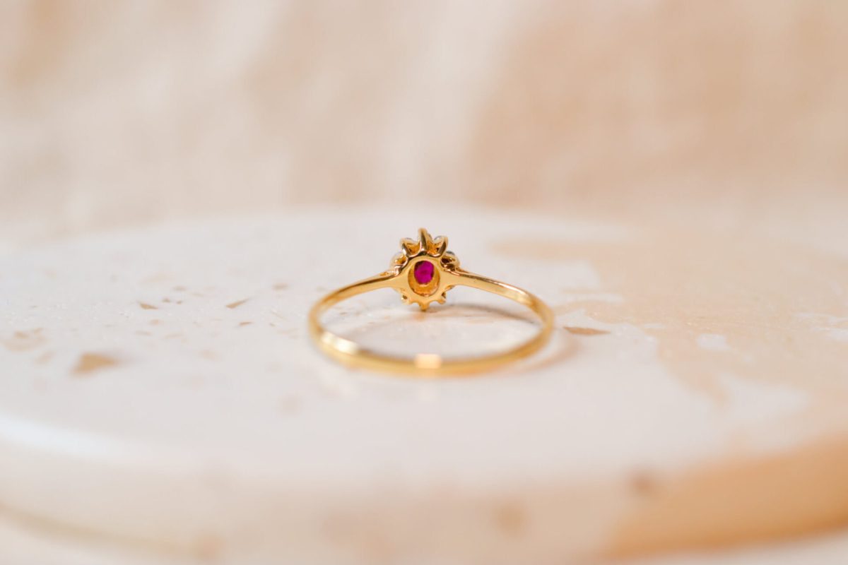 Bague Vintage en Or jaune 18 carats sertie d'un Rubis et de Diamants
