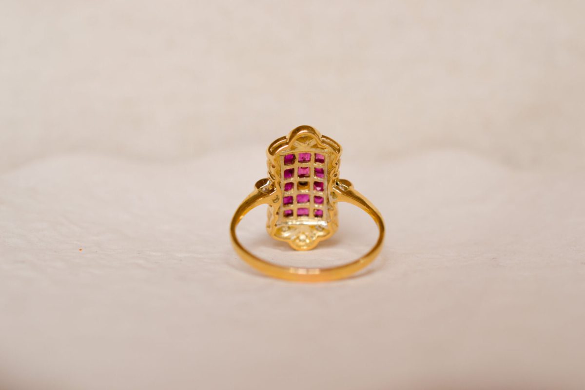 Bague Vintage en Or jaune 18 carats sertie de Rubis et de Diamants