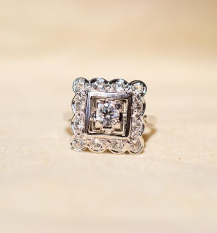 Bague carrée en Or blanc 18 carats sertie d'Oxydes