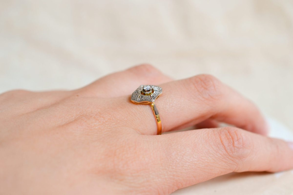 Bague de fiançailles Vintage en Or jaune et Or blanc 18 carats sertie d'un Diamant