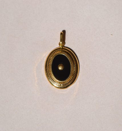 Pendentif Napoléon III en Or jaune 18 carats orné d'Onyx