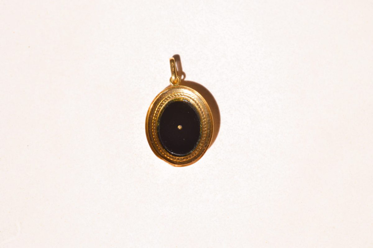 Pendentif Vintage en Or jaune 18 carats orné d'Onyx