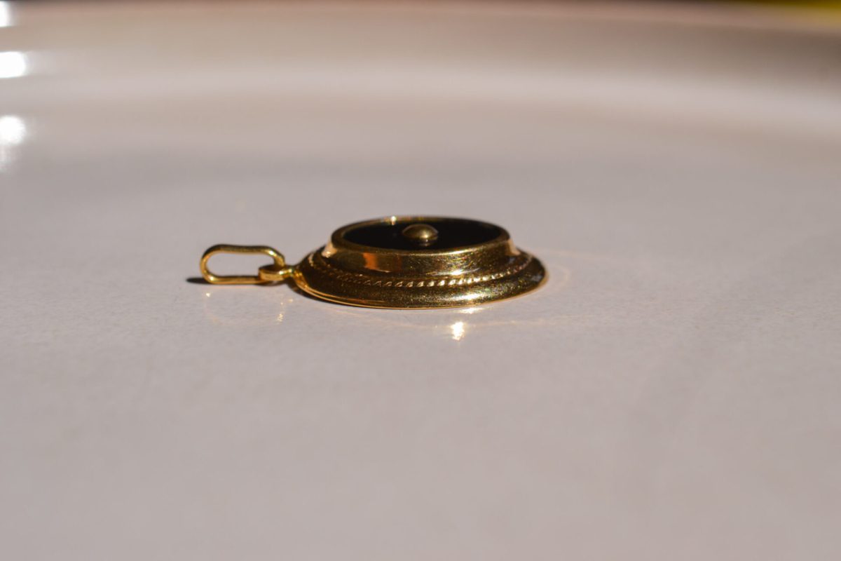 Pendentif ancien en Or jaune 18 carats orné d'Onyx
