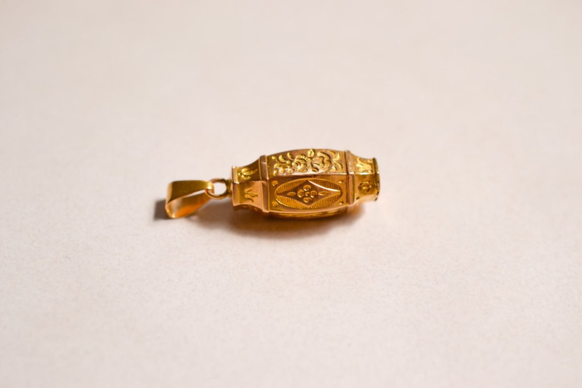 Pendentif ciselé en Or jaune 18 carats