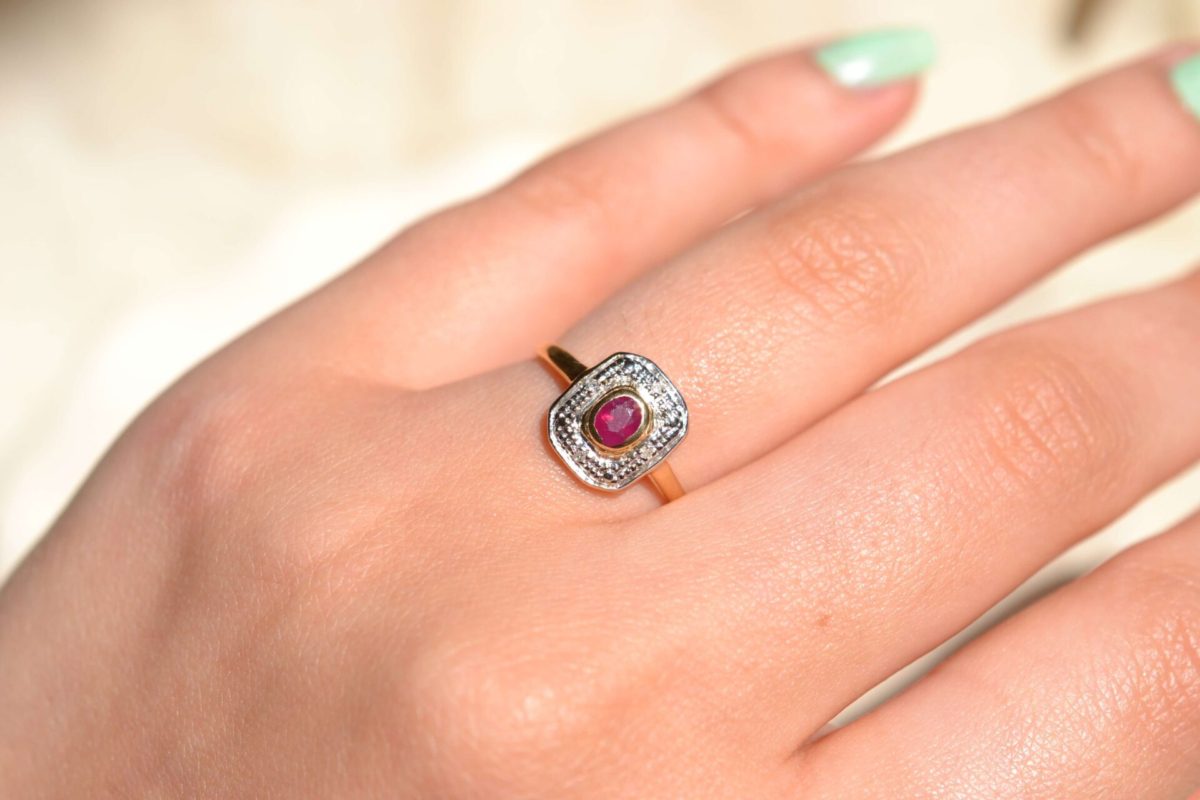 bague de fiançailles octogonale