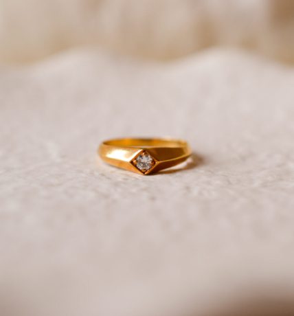 Bague Jonc en Or jaune 18 carats sertie d'un Diamant