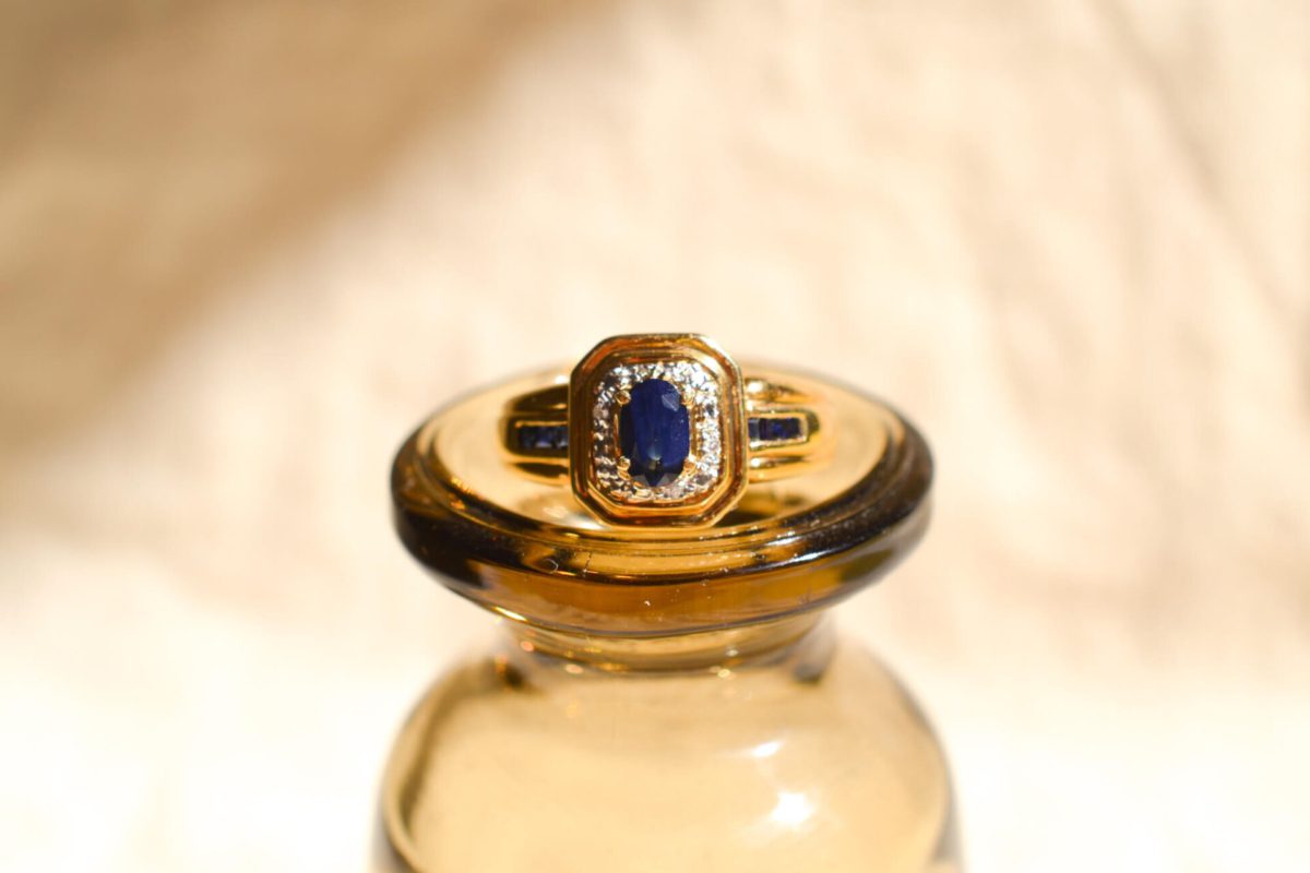 Bague Octogonale en Or jaune 18 carats sertie de Saphirs et de Diamants