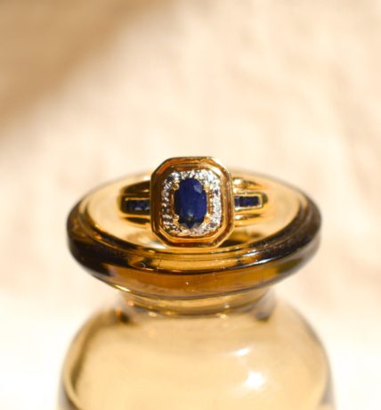 Bague Octogonale en Or jaune 18 carats sertie de Saphirs et de Diamants