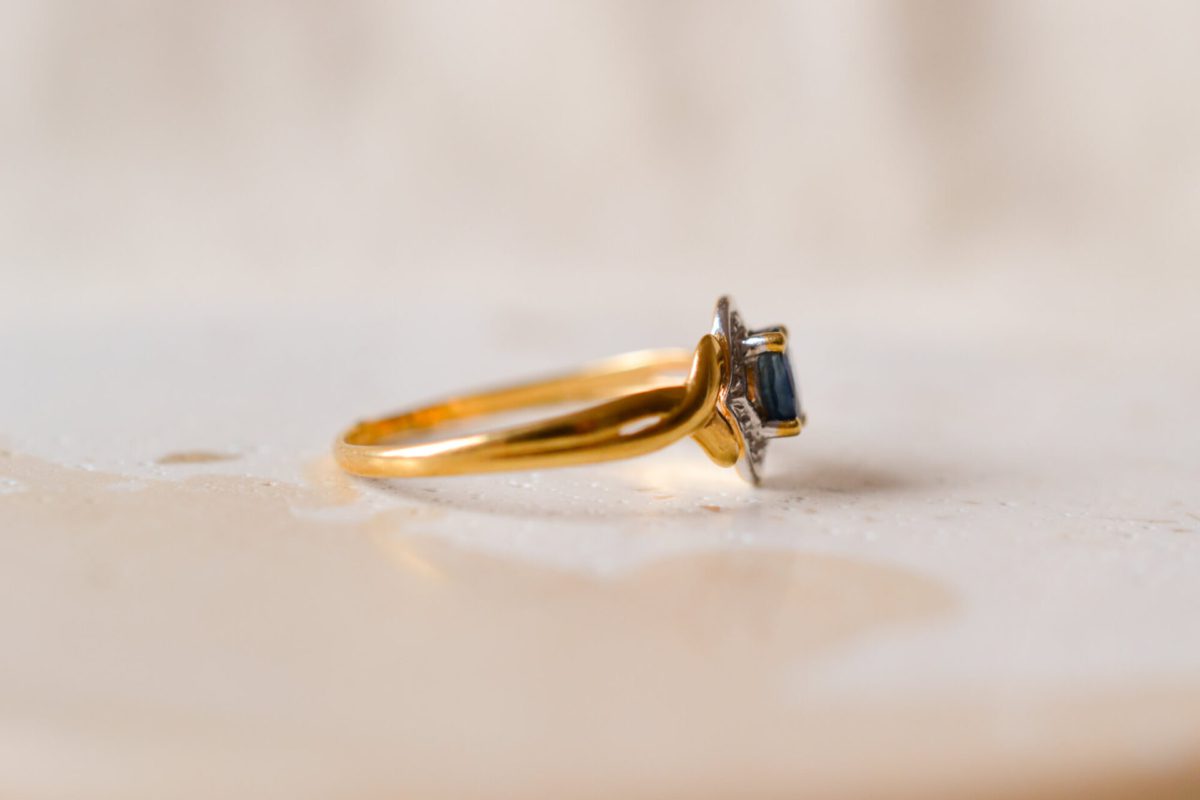 Bague Vintage en Or jaune 18 carats sertie d'un Saphir