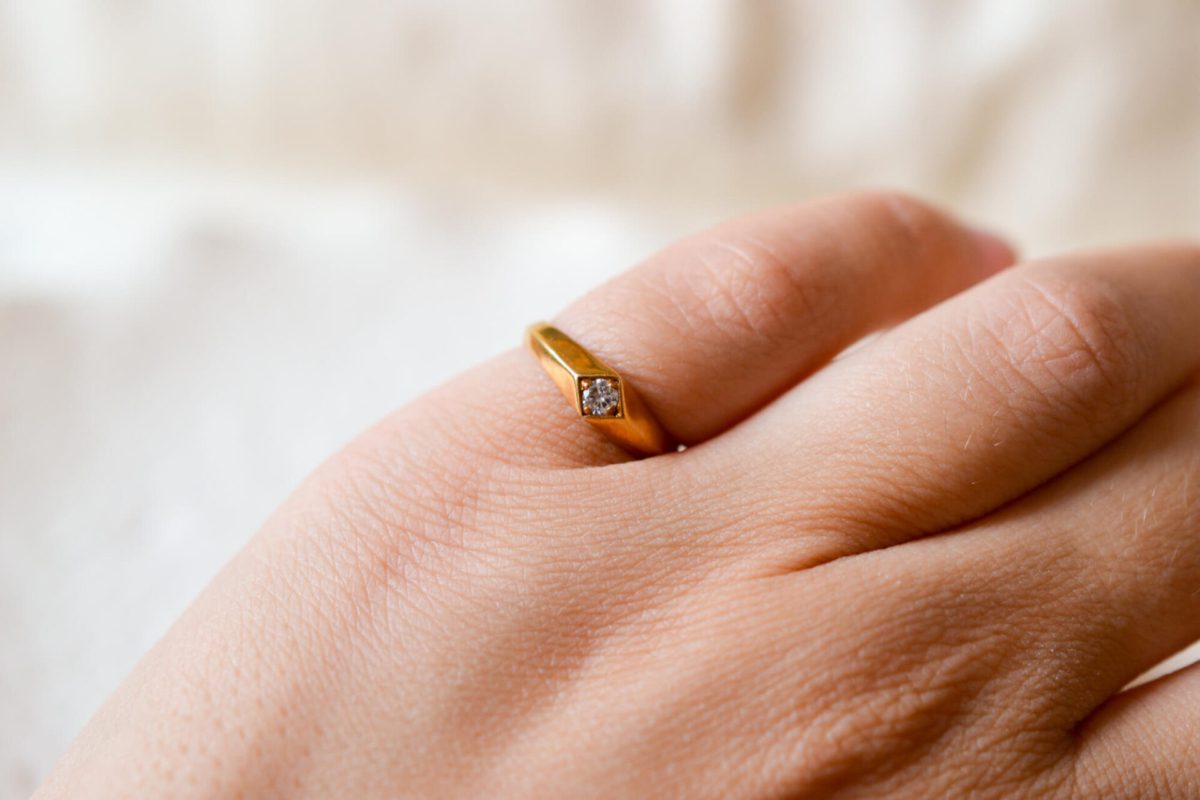 Bague ancienne en Or jaune 18 carats sertie d'un Diamant