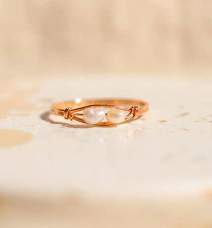 Bague ancienne en Or jaune 18 carats sertie de Perles