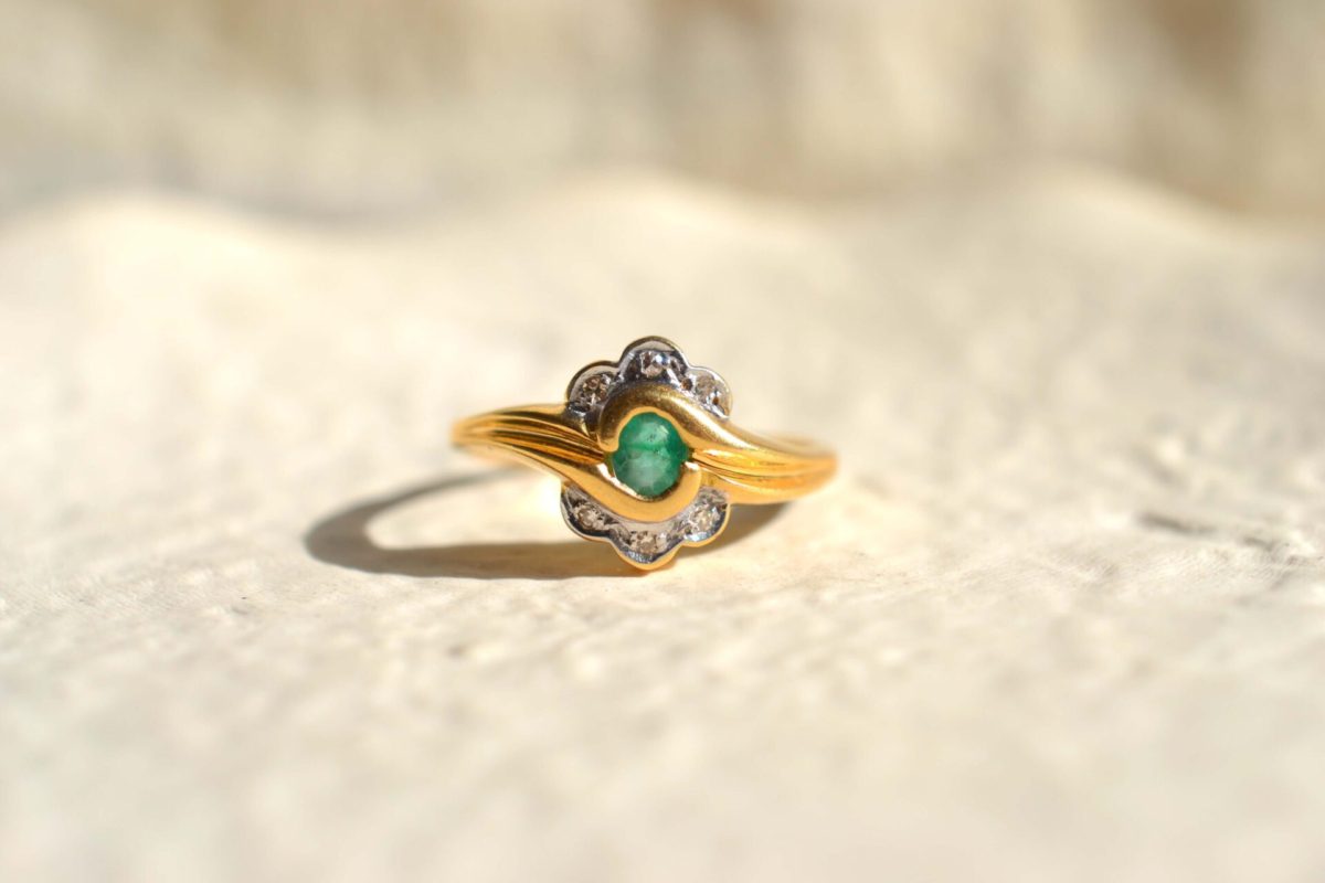 Bague de fiançailles marguerite émeraude